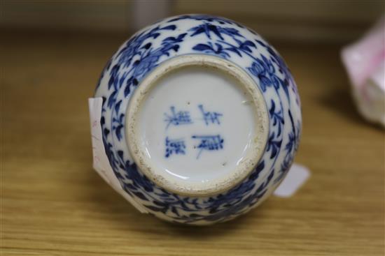 A Chinese blue and white gourd vase, 19th century